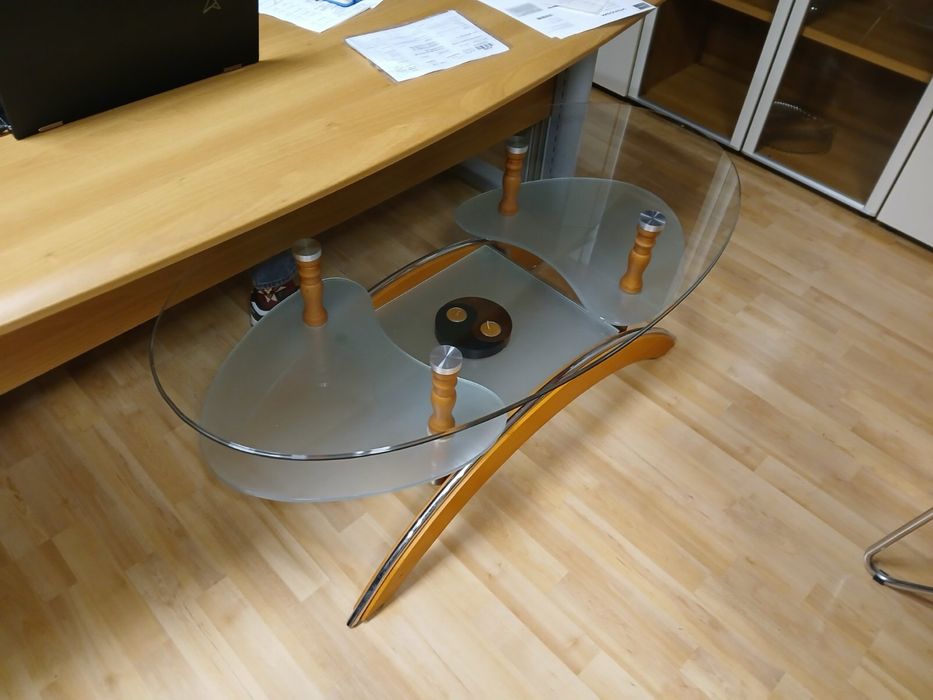 Продавам 2бр. Дивани плюс стъклена маса