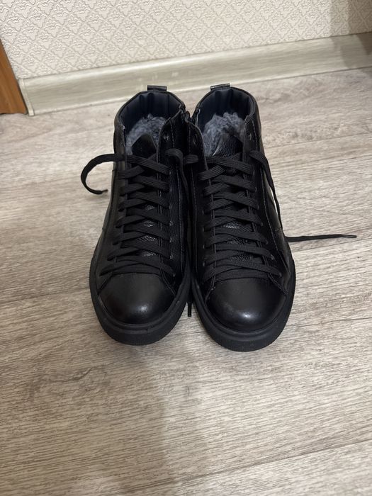 Продается зимний ботинка