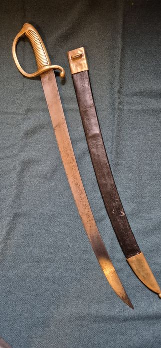 Продавам сабя , нож , щик.