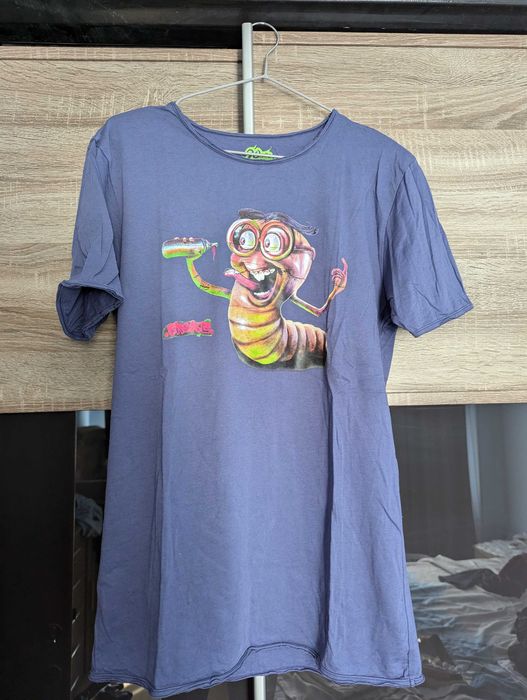 Модерна мъжка тениска размер М с червей