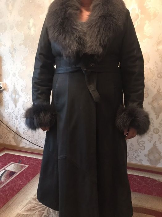 Продаю кожанный плащ демисезонное из натуральной кожи