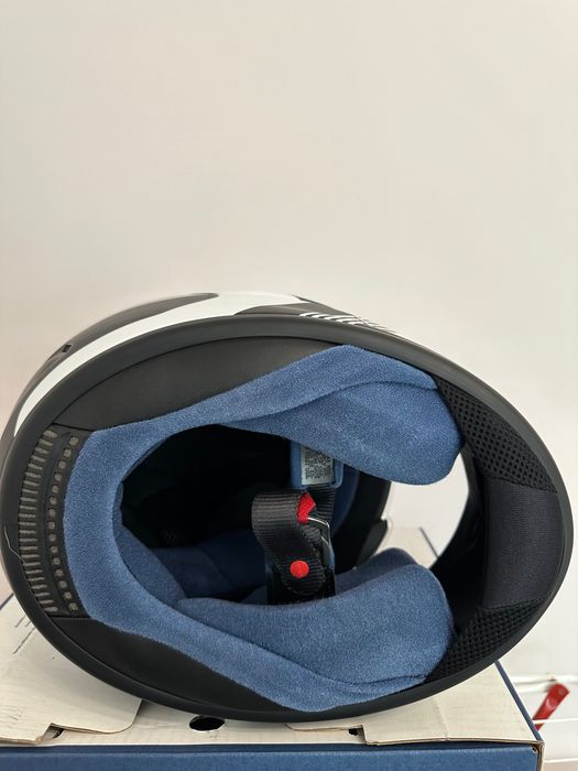 Чисто нова каска Арай , слагана е пробно !