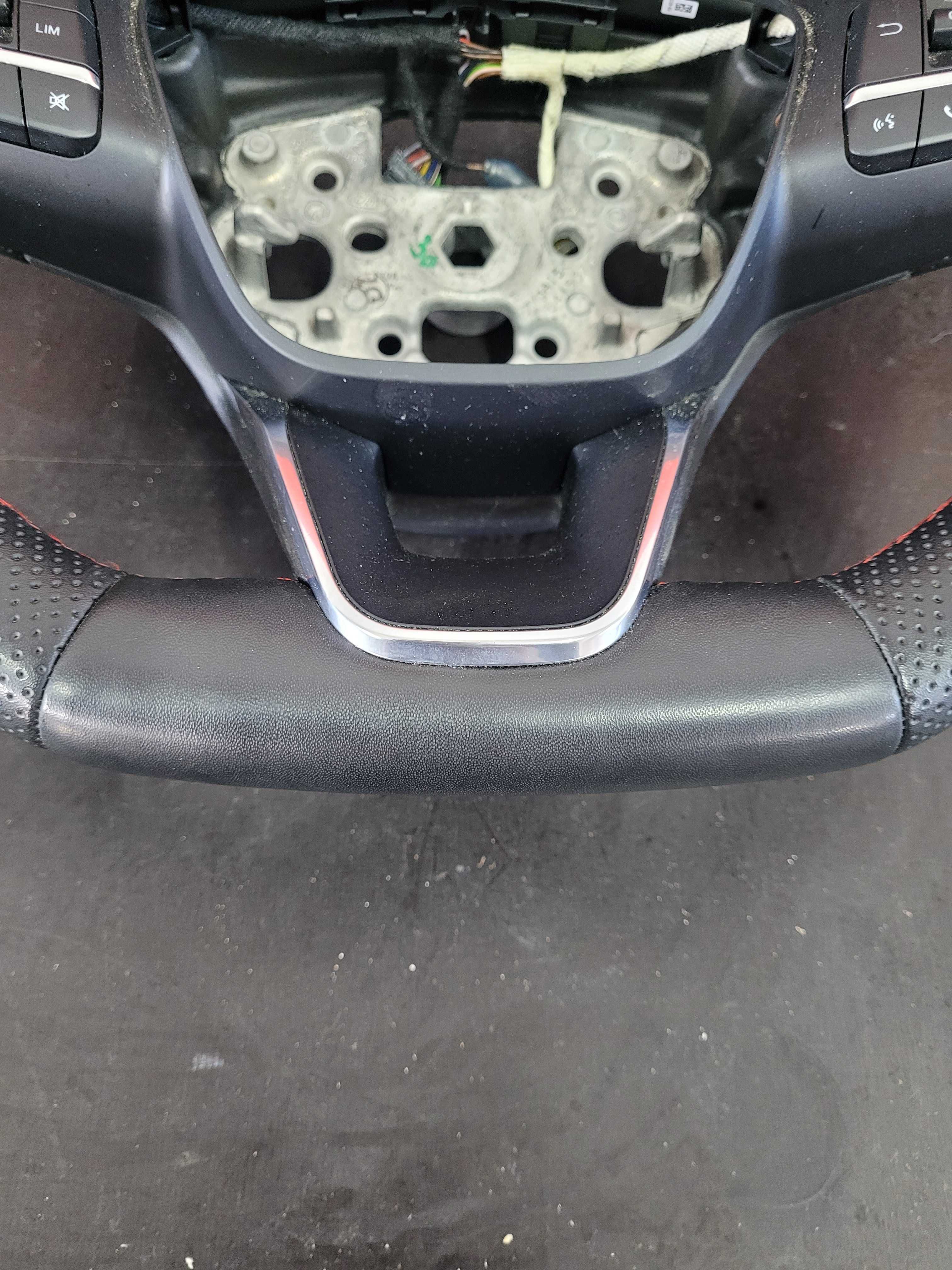 Volan piele comenzi Ford Puma ST Line