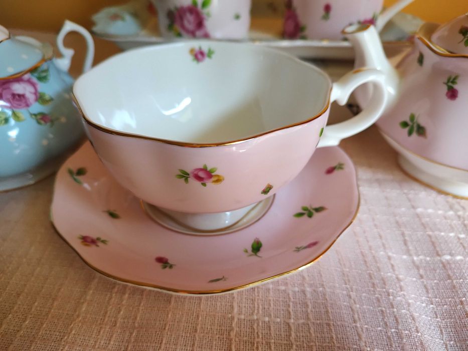 Royal Albert New Country Roses Pink - Чайник и сет за един