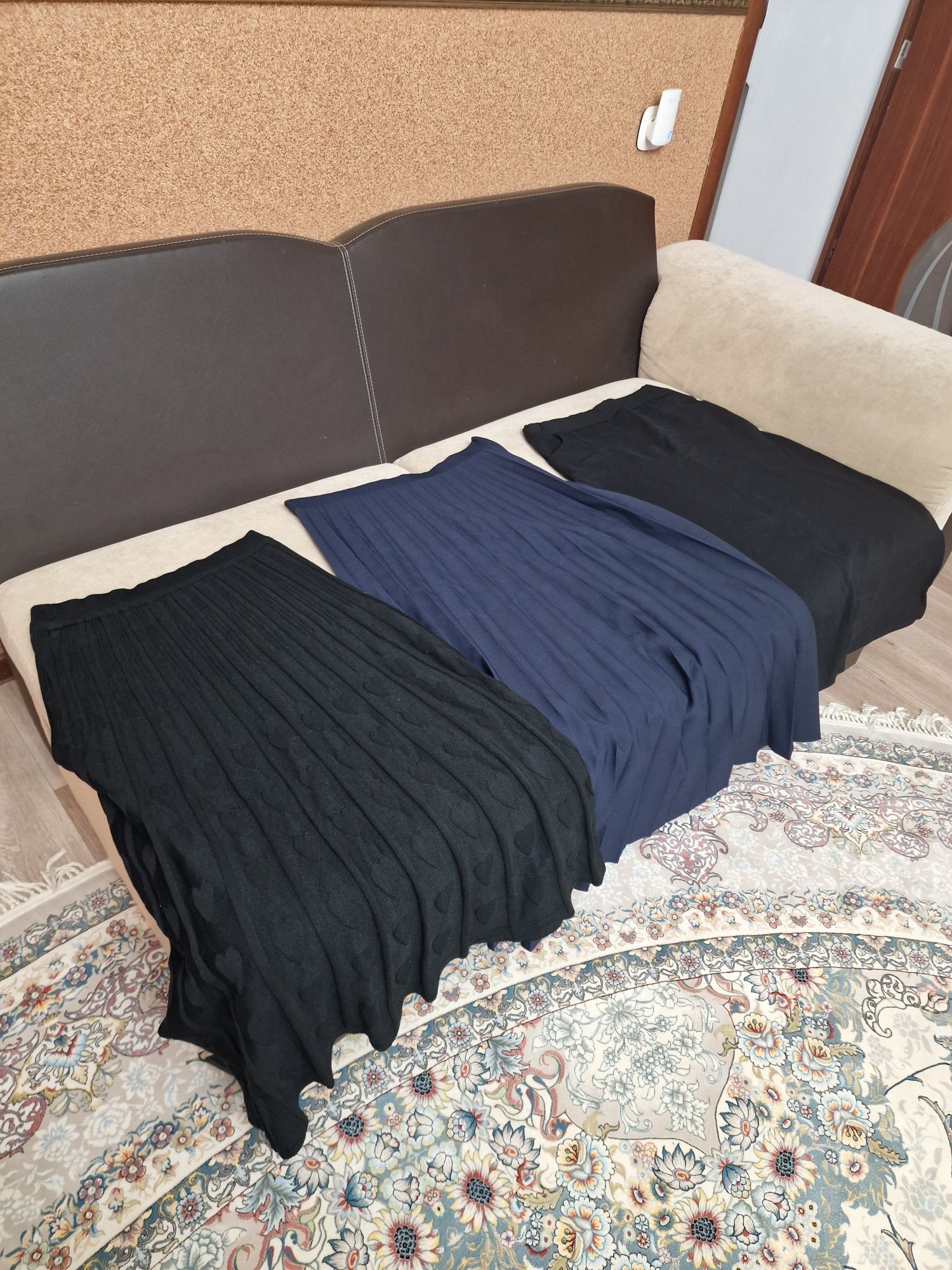 Срочно платья, брюки, кофты, юбки