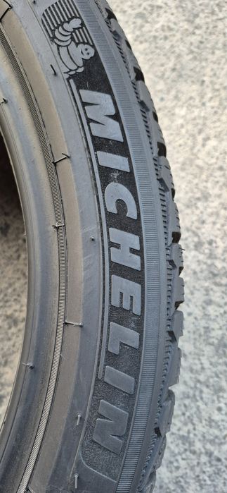 4 anvelope iarna ca si noi Michelin 255/40/21.Pretul este pe bucata.