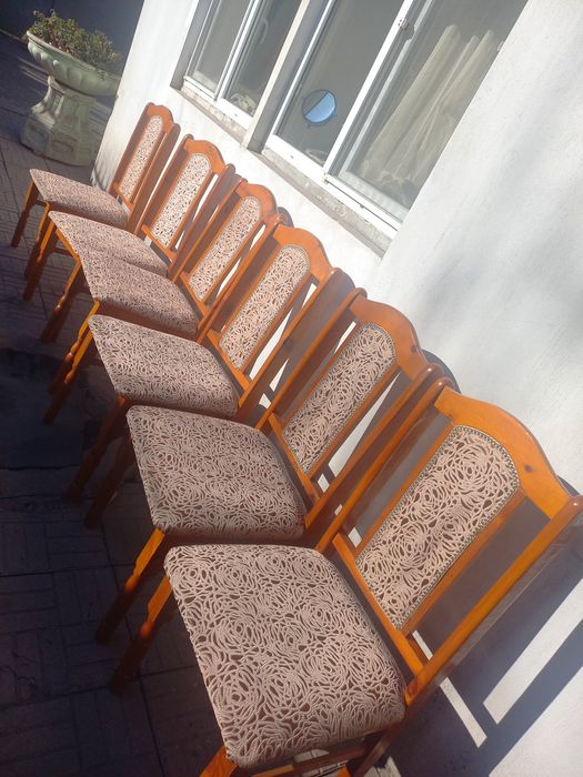 Стол и стулья 6 штук. Продаю не дорого