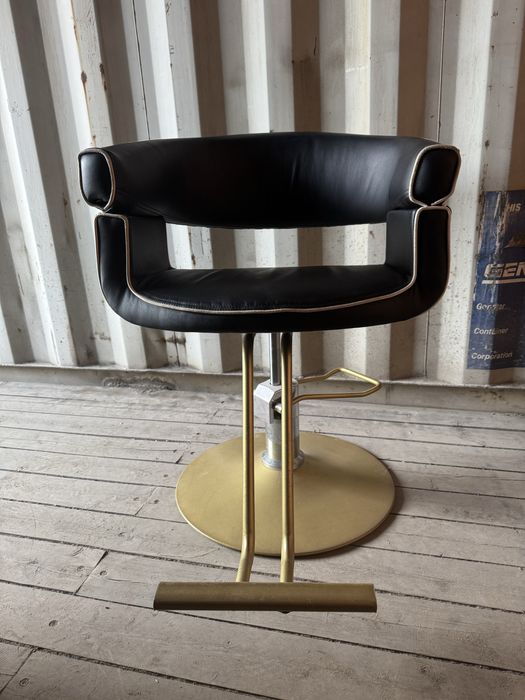 Продам парикмахерское кресло б/у