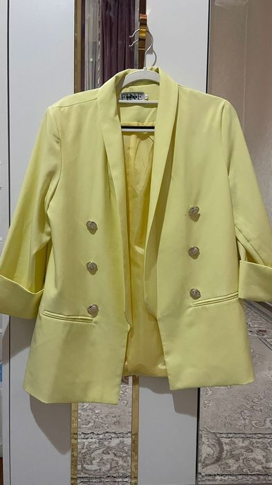 Женский пиджак..