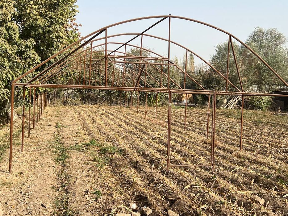 Parnik sotiladi 70 ga 30