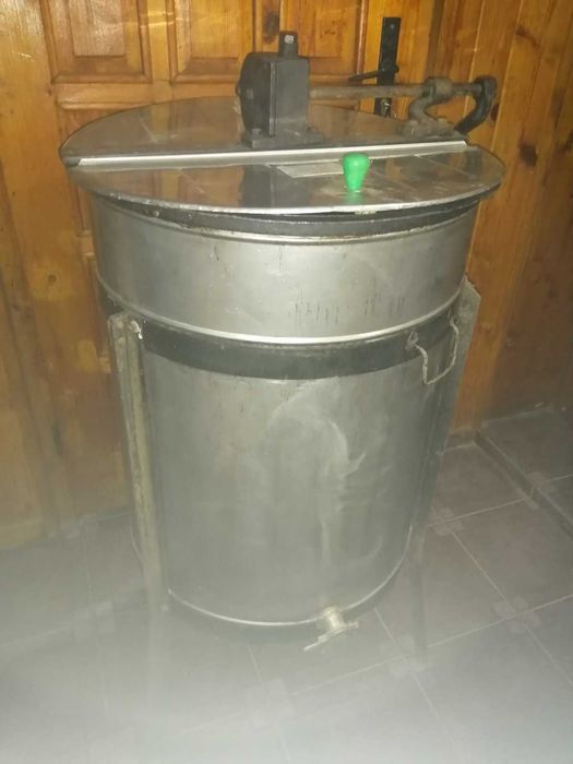 Центрофуга за мед