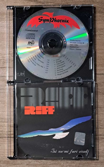 Lot 2 CD-uri audio romanesti: Phoenix + Riff