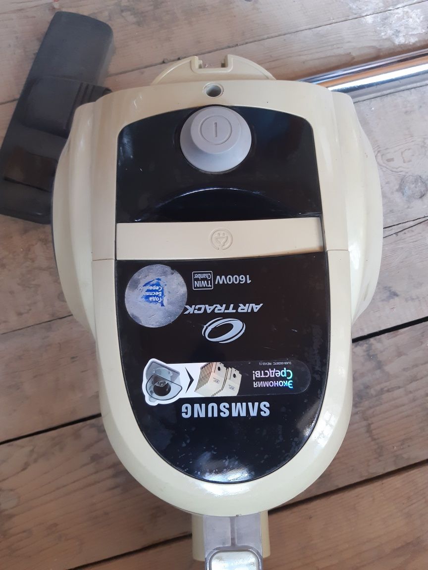 Пылесос SAMSUNG 1600 w
