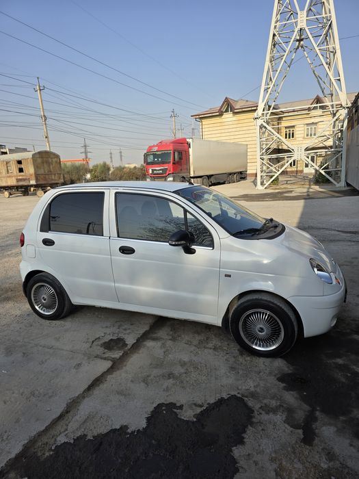Shevralet matiz oq