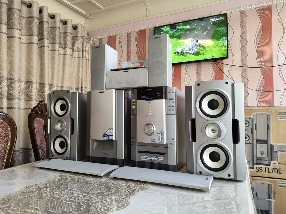 Sony karobkalari bor yangi ideal pulti bor bass va ovozi kuchli