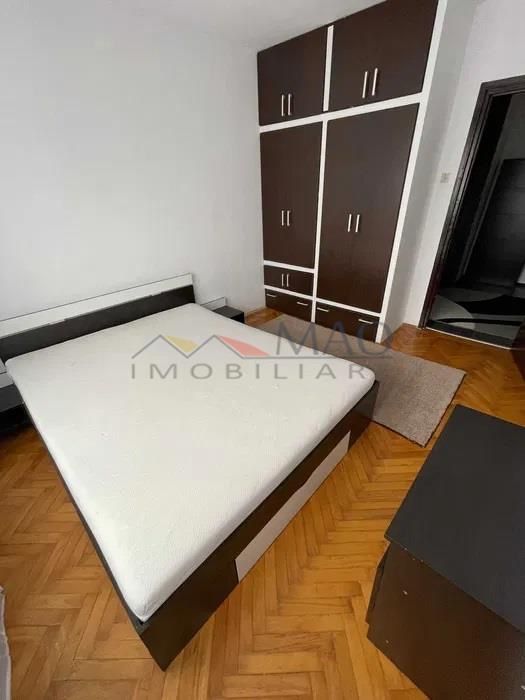 Apartament 3 camere Aleea Carpati inchiriere