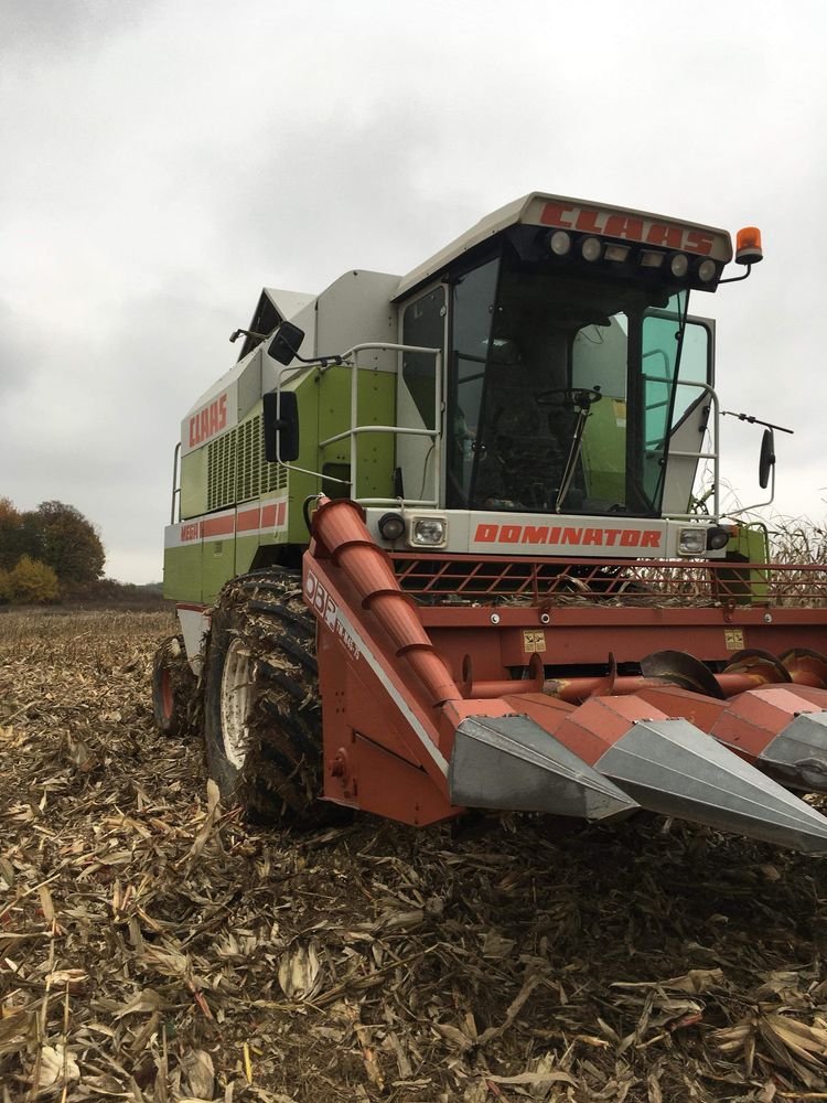 Combina claas dominator mega 218