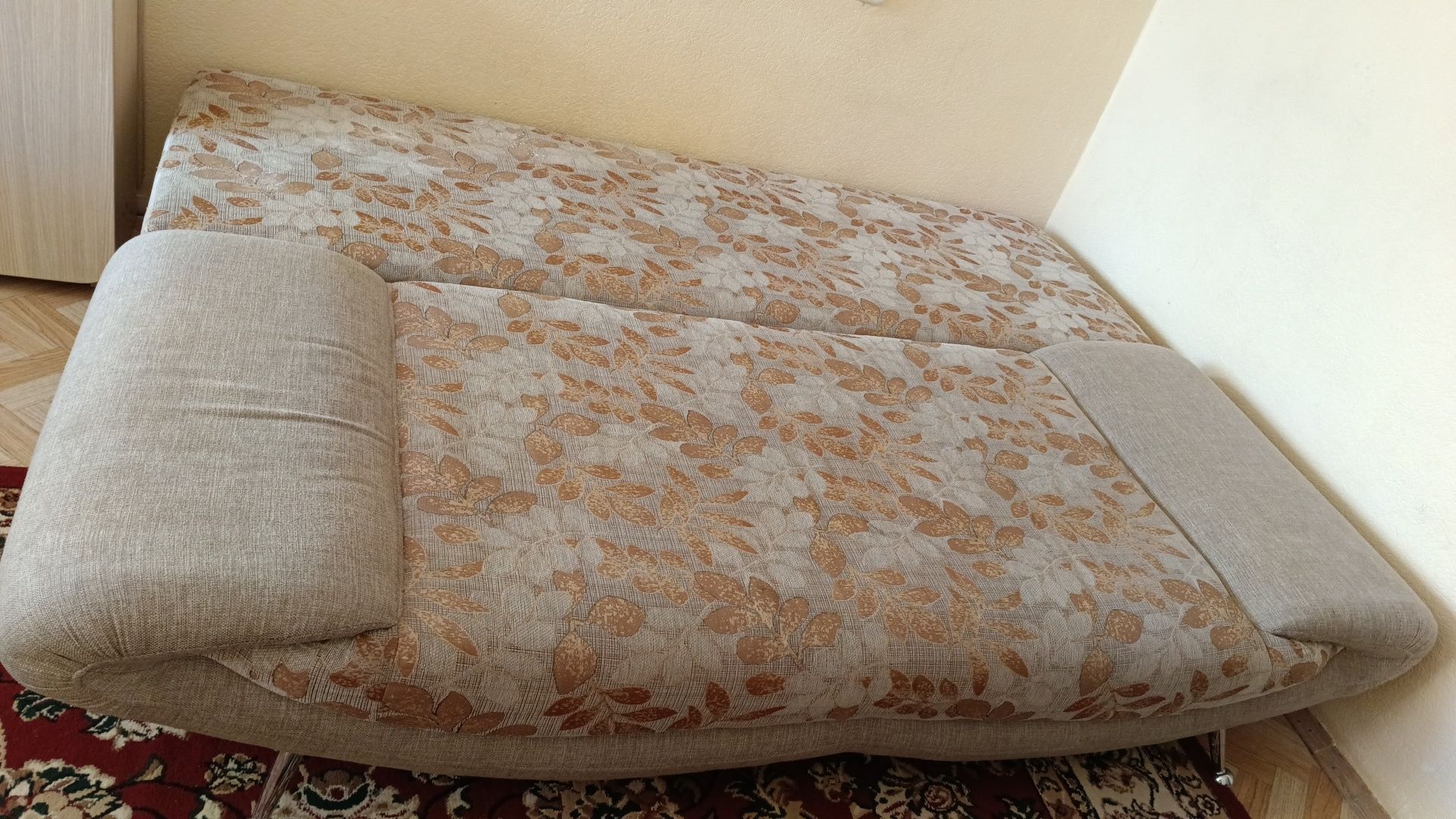 Срочно продам диван