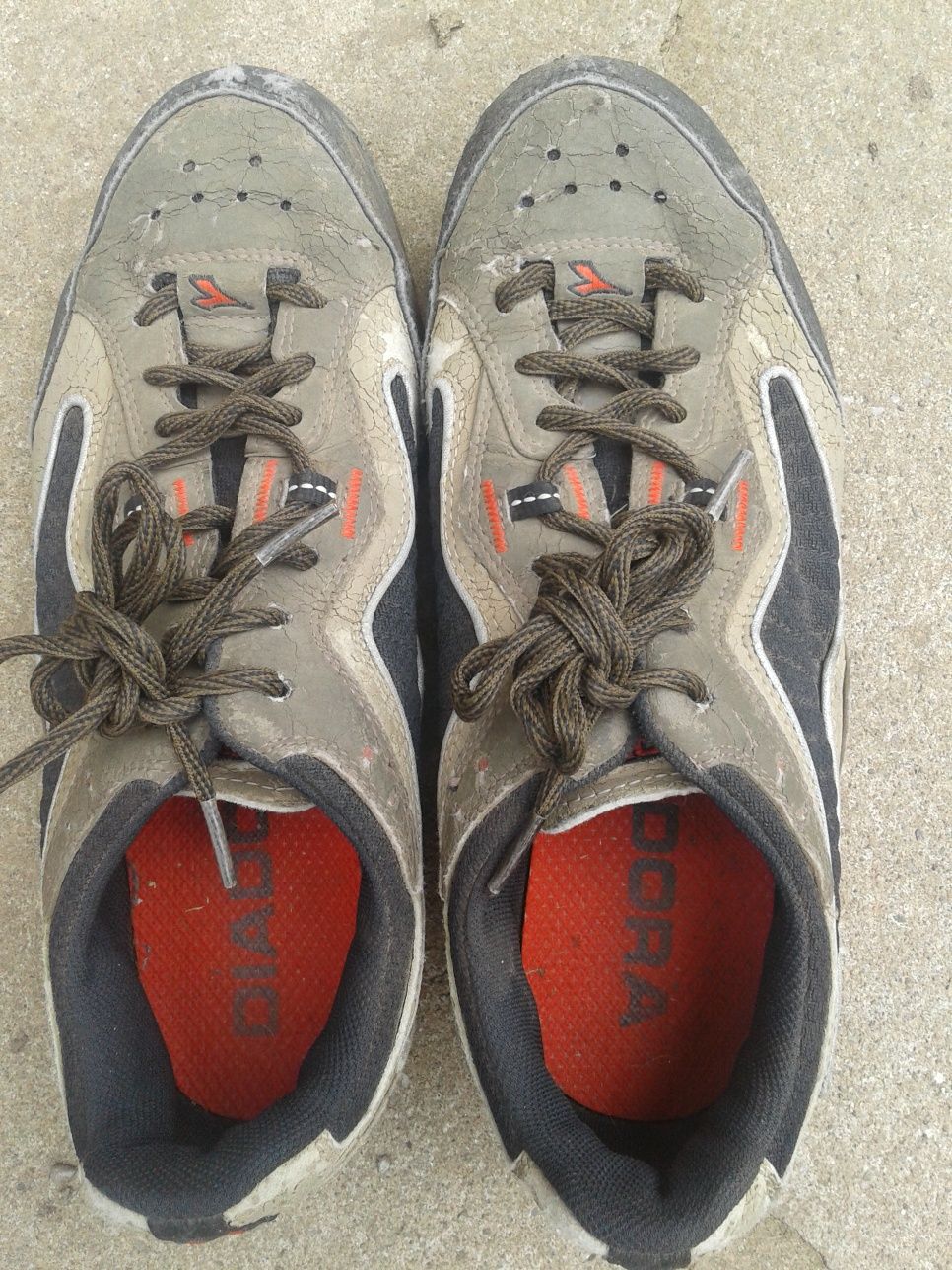 Încălțăminte Diadora de escaladă,,de urcat pe munte,preț 50 lei!