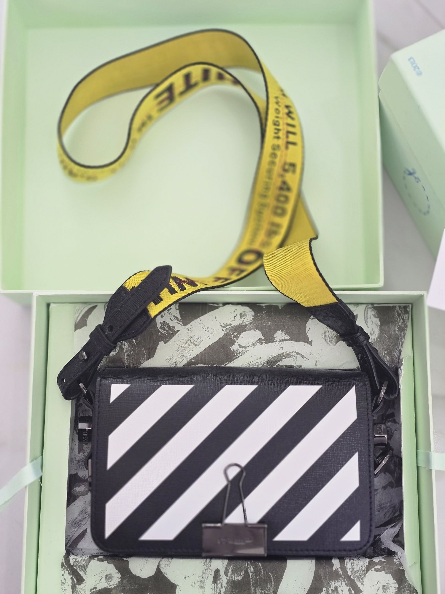 Две чанти off-white и колан