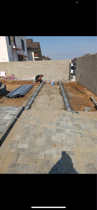 Transformă-ți curtea cu pavaje de calitate – echipă cu experiență!”