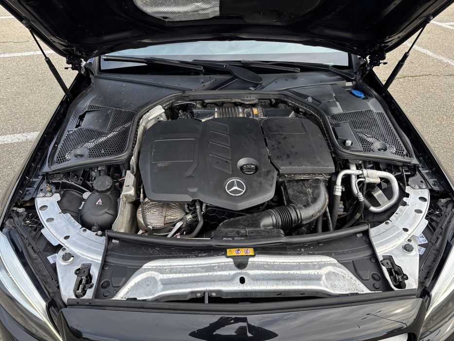 Mercedes-Benz C180 motorul de Mercedes 1600 cm 122 cai EURO 6 an 2020