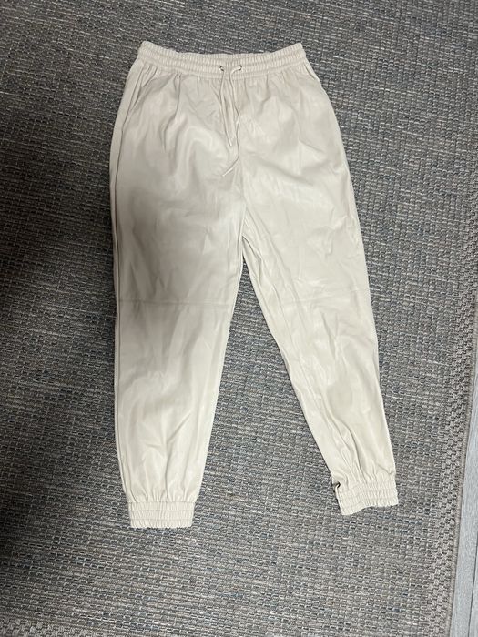 Vând pantaloni damă Zara.