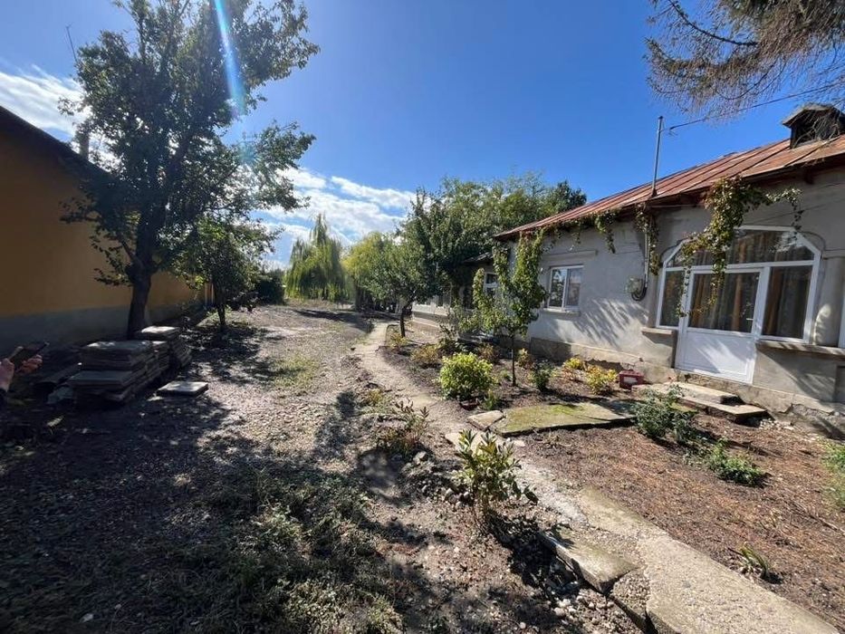 Casa de vanzare + Teren 3712mp
