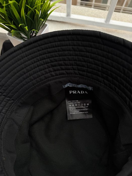 Панамa Prada Black Re-Nylon Bucket Hat