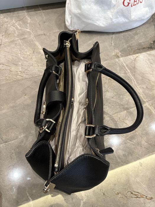 Дамска чанта Guess