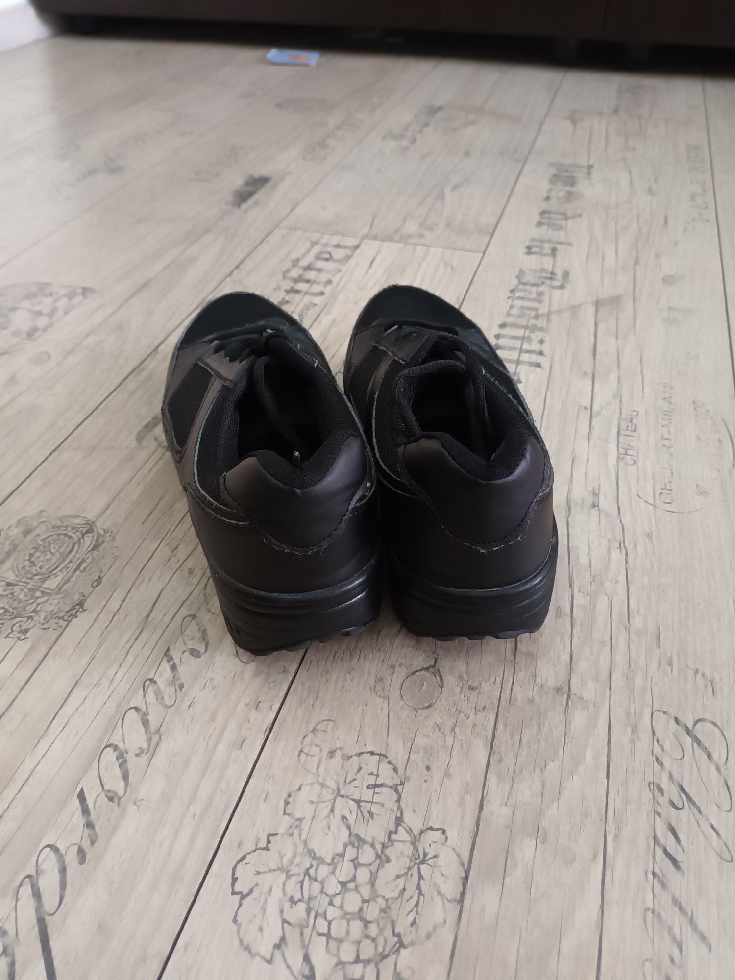 Черни обувки 39 номер