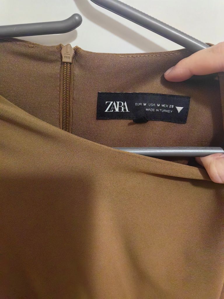 Къса рокля с драперия Zara