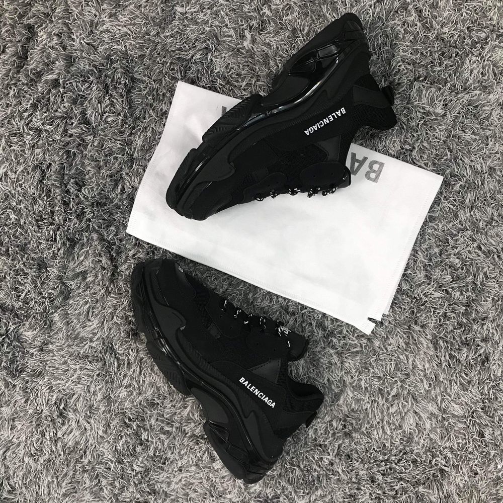 Balenciaga Triple S negru