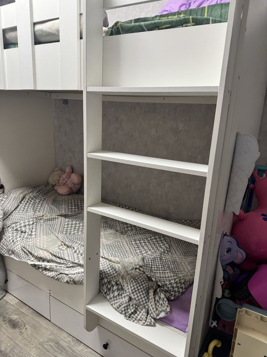 Продам детскую двухяросную кровать