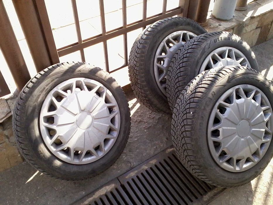 Зимни 205/55R16 Goodyear UltraGrip на 10-12 хил. км с железни джанти