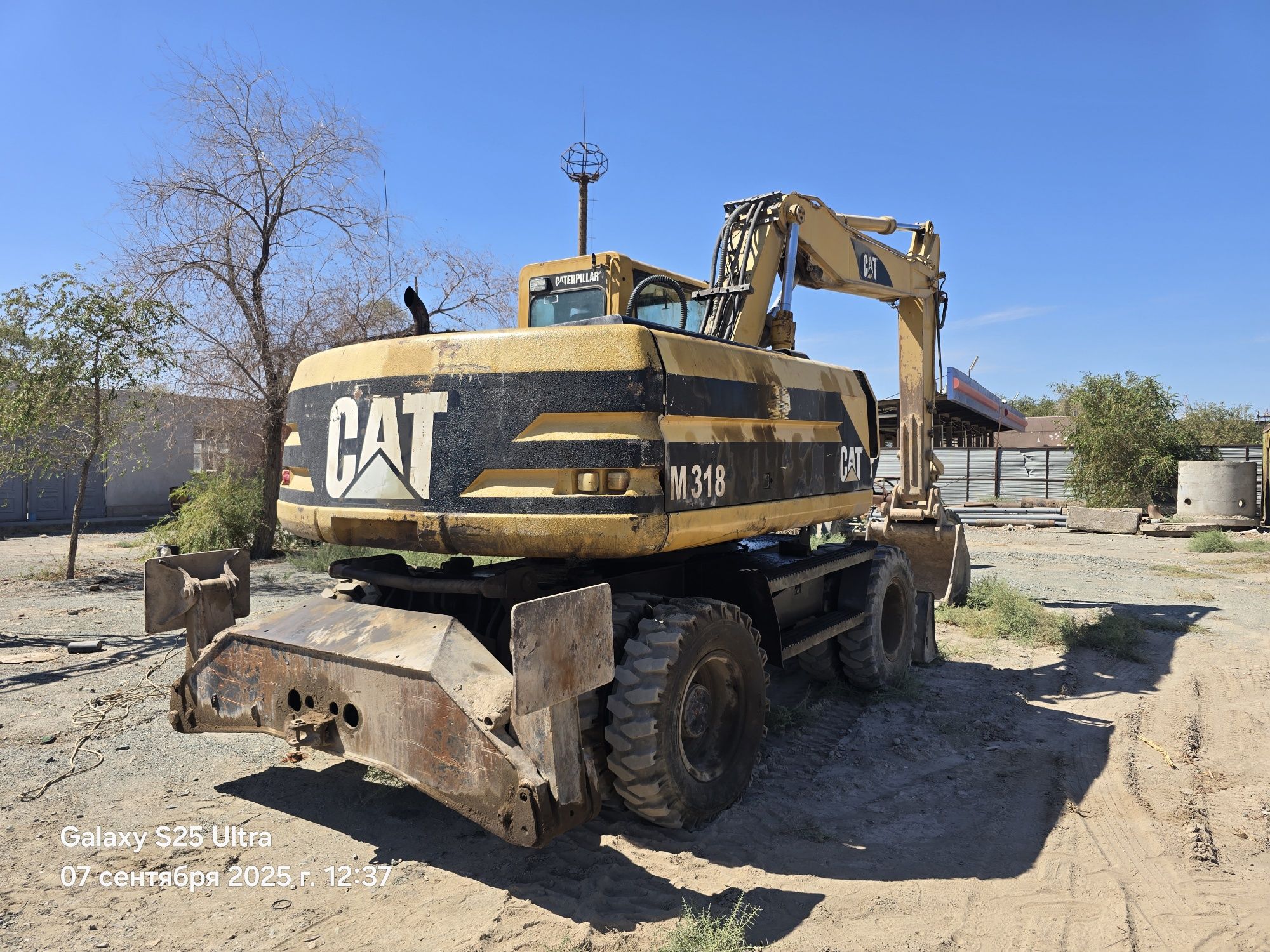 Ekskavator Cat M318 Sotiladi
