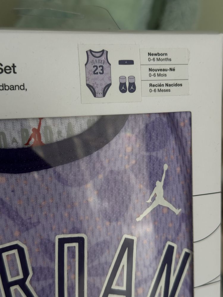 Чисто нови комплекти Nike Jordan за бебе 0-6м.