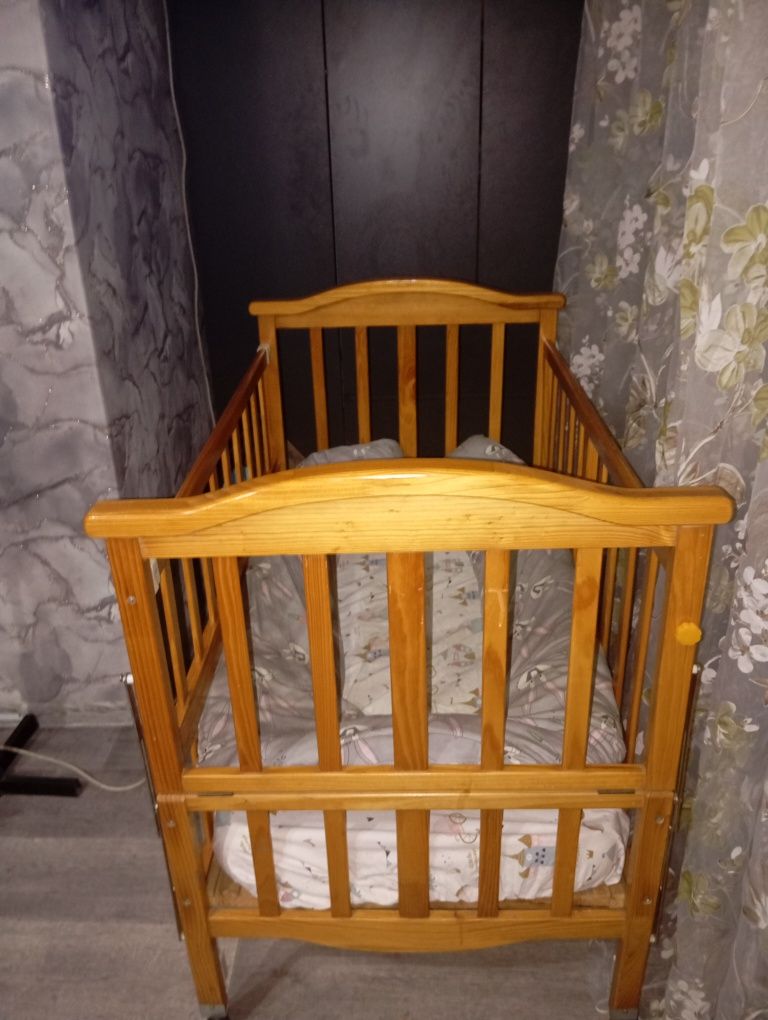 Продам манеж с люлькой