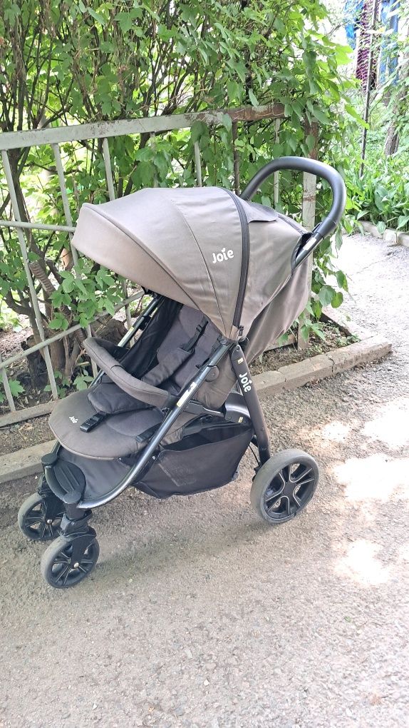 Коляска прогулочная Joie Litetrax 4, графит