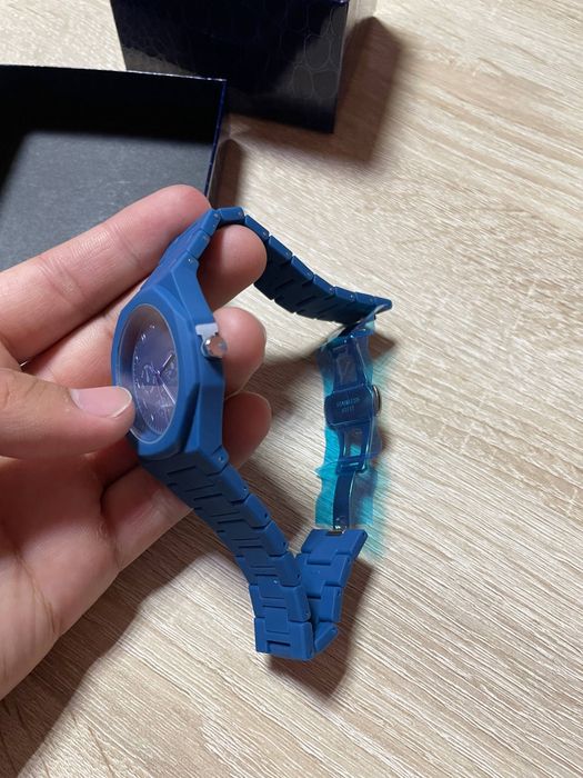 Новые часы в4 час по одной цене все работает отлично работает дата п