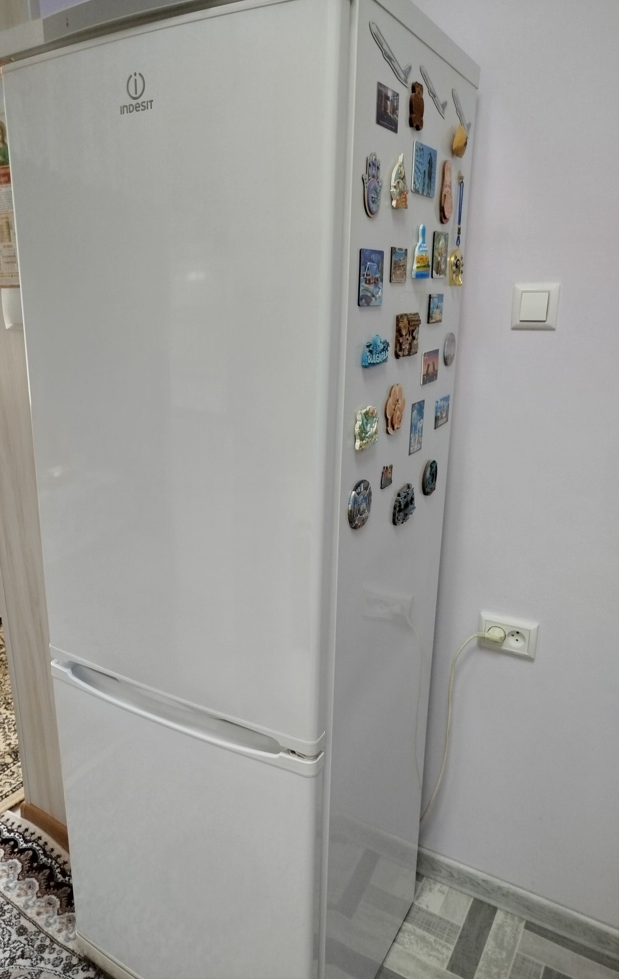 Холодильник INDESIT