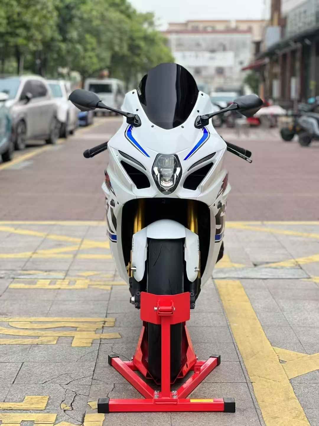 Продаётся мотоцикл suzuki gsx-r1000