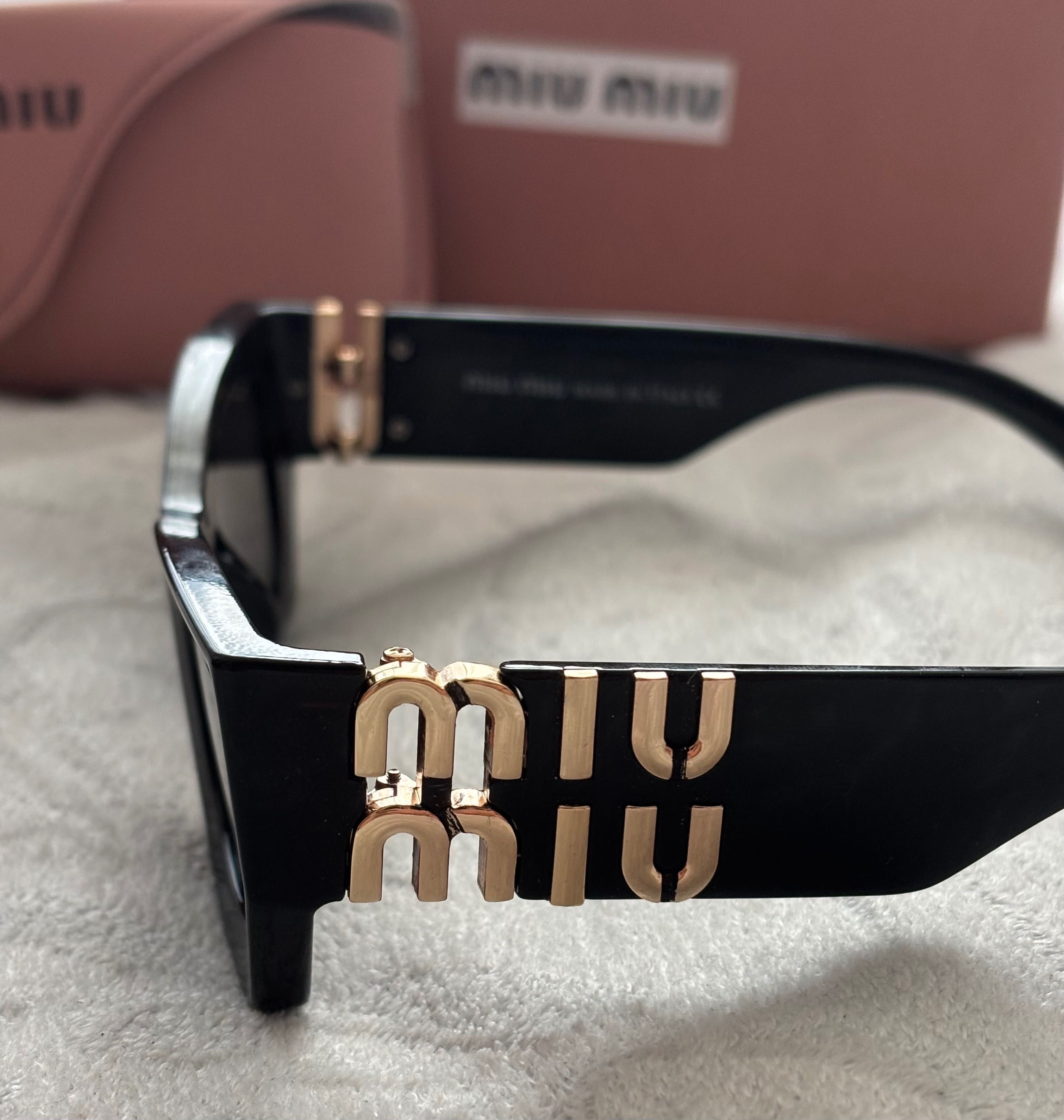 MIU MIU слънчеви очила