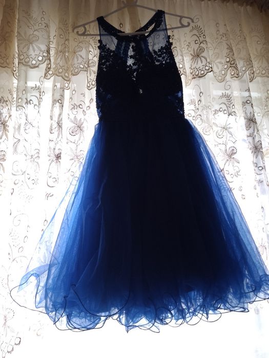 Vând rochie.Tin să menționez că am purtat-o o singură dată.