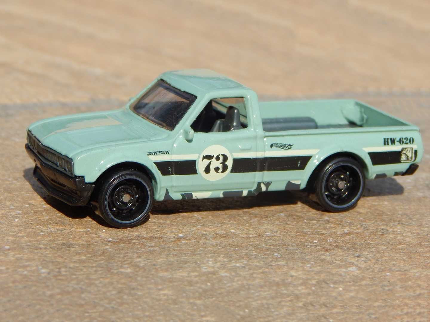 Macheta camioneta pickup Datsun 620 HW-620 Hot Wheels scara 1:64