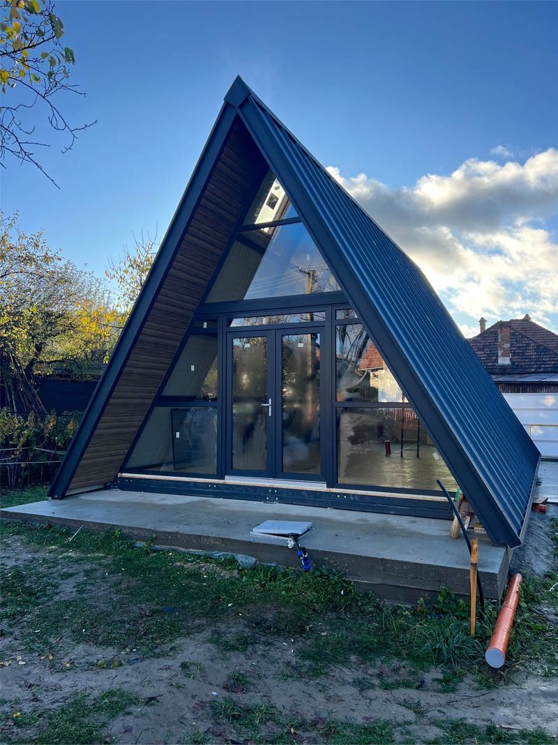 Vând fac construiesc case de locuit și din metal sau lemn