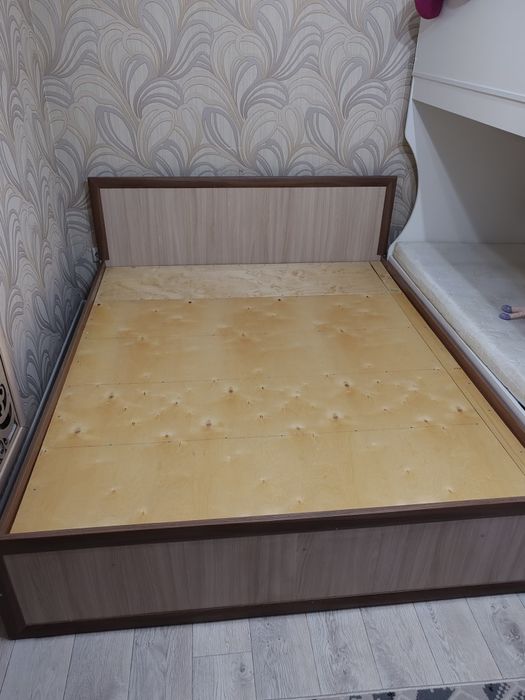 Спальный кровать