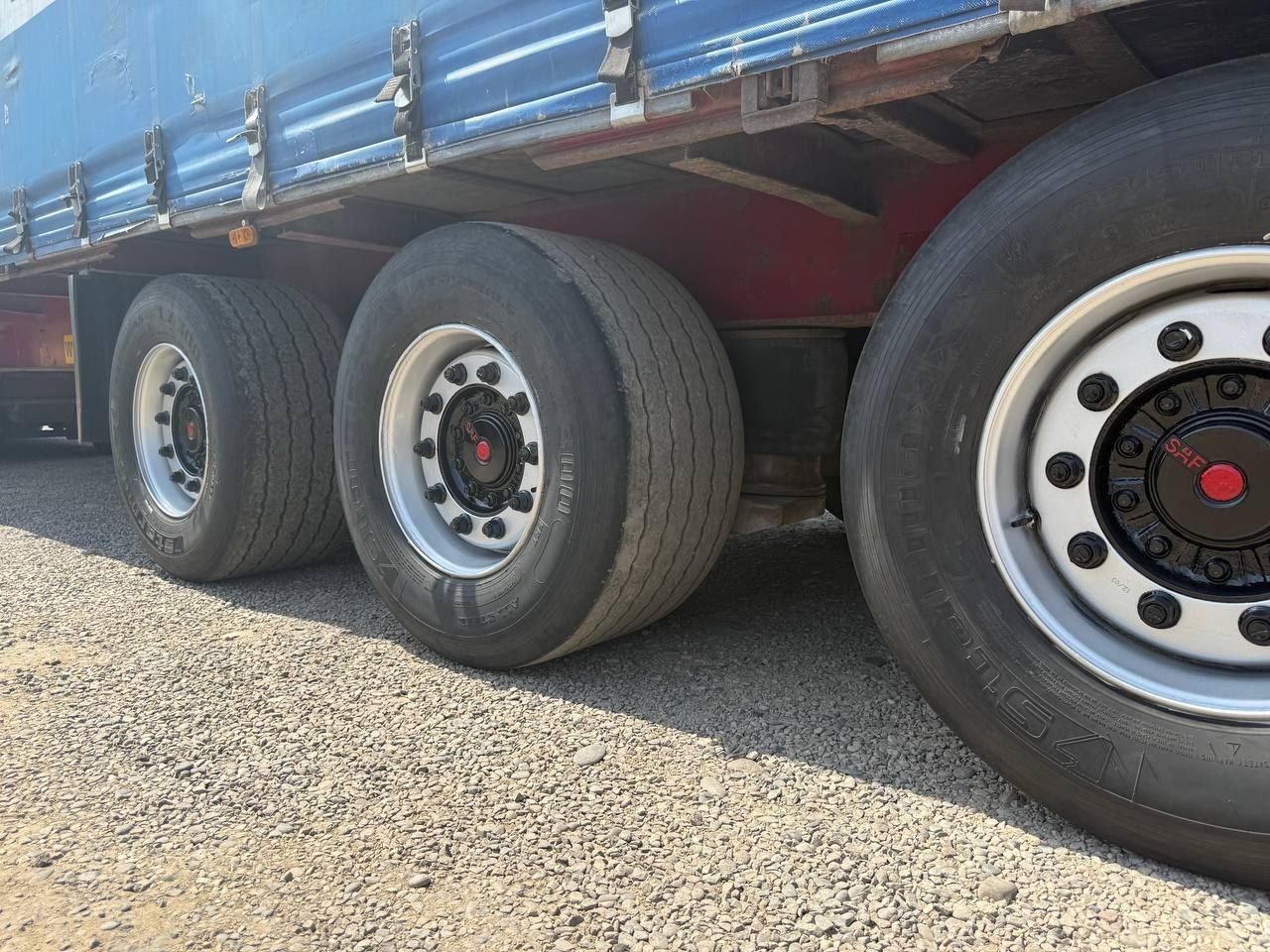 VOLVO FH + WIELTON прицеп cотилади