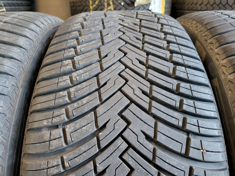 235/55/18 PIRELLI 4бр