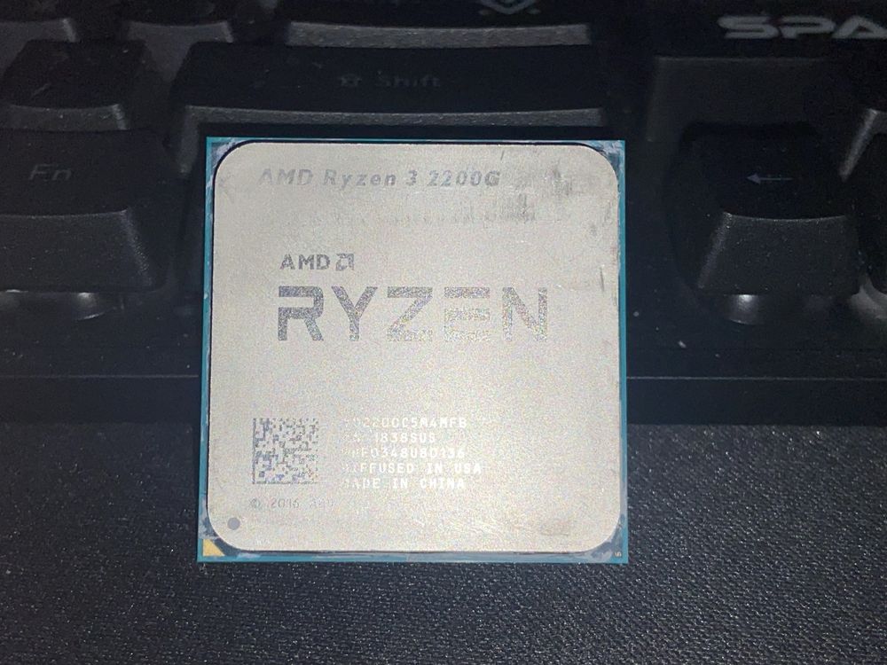 AMD RYZEN 3 2200g